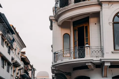 Czym wykończyć czoło balkonu